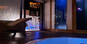 Percorso benessere esclusivo in spa privata per la coppia con idromassaggio e luci soffuse