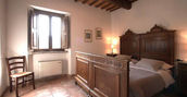Camera matrimoniale standard per un weekend benessere in agriturismo