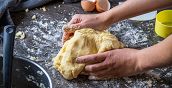 Preparazione impasto per la pasta fresca alla Fattoria Agata