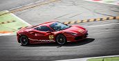 Ferrari 488 GTB in piena accelerazione sul circuito di Pavia, l'idea perfetta da regalare a un appassionato