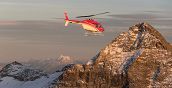 Panorama spettacolare delle Alpi durante un volo in elicottero vicino a Sondrio