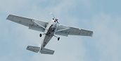 Cessna 172 sorvolando le Dolomiti