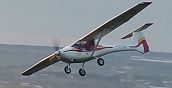 Aeroplano in volo sopra i borghi della Campania