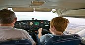 Pilotare un aereo nei cieli vicino a Milano
