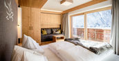 Interno accogliente di un chalet tradizionale in Alto Adige