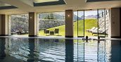iscina panoramica della spa dell’Hotel Lac Salin con vista sulle montagne di Livigno