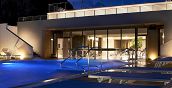 Vasca relax con idromassaggio all'interno del centro benessere riservato in esclusiva