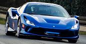 Il passaggio della Ferrari F8 Tributo durante il test drive supercar sul circuito del Jesolo