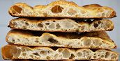 Pizza romana tradizionale appena sfornata