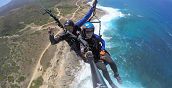 Panorama mozzafiato durante un volo in parapendio ad Alghero