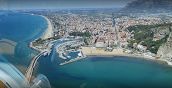 Vista aerea costa di Latina in elicottero