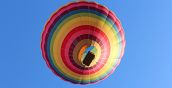 Mongolfiera in volo sul Castello di Masino