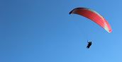 Parapendio biposto durante il volo vicino Roma