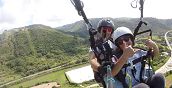 Decollo in parapendio a Tropea con vista panoramica sulla costa calabrese