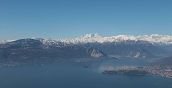 Parapendio su correnti termiche al Lago Maggiore