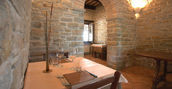 Ristorante ricavato da un'antica stalla nell'Agriturismo Acero Rosso