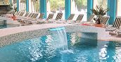 Piscina coperta con acqua termale all’interno dell’hotel