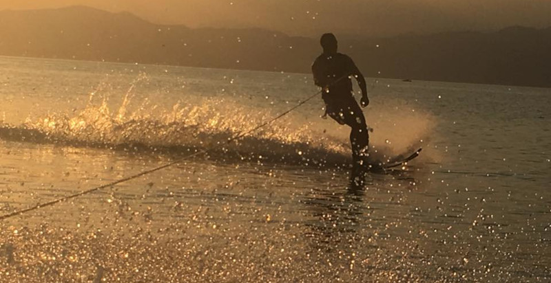 Sci sull'acqua al lago di Garda