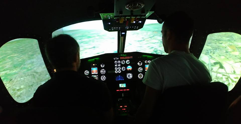 Lezione di volo nel simulatore di Trento