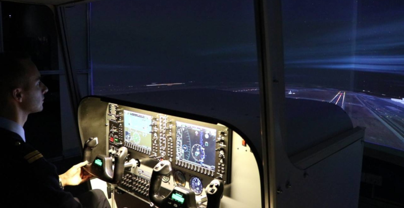 cockpit del simulatore di volo a Varese