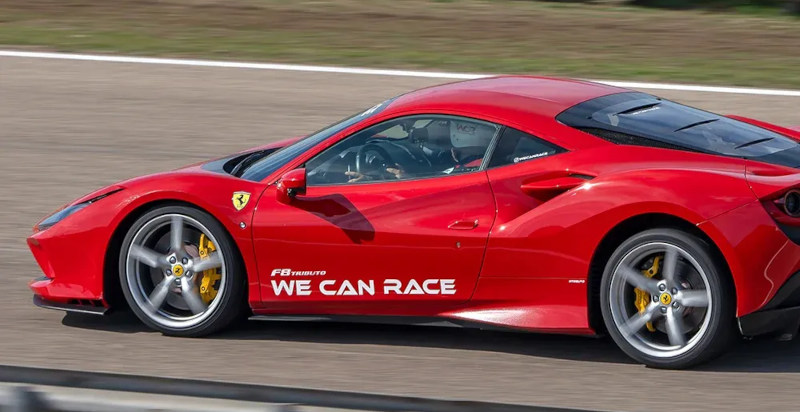 Test drive Ferrari F8 Tributo sulla pista La Conca di Muro Leccese Puglia