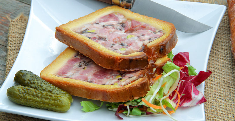 Pâté en croûte preparato da un traiteur durante un tour gastronomico a Ginevra