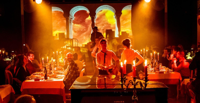 Atmosfera raffinata e luci durante un evento a Venezia