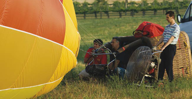 preparazione volo mongolfiera carpineti