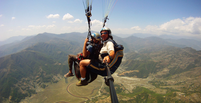 Panorama della zona di Bergamo durante un volo in parapendio dal Monte Linzone