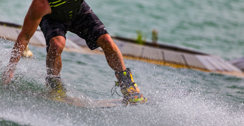 Wakeboarder in azione in Calabria a Badolato Marina